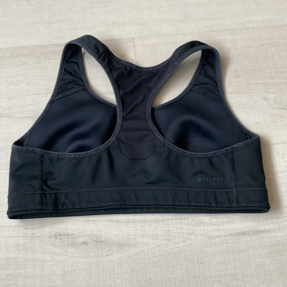 NIKE - Picture 3 of 5